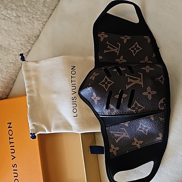 Louis Vuitton face mask - Picture 2 of 8